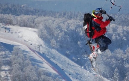 Apprendre le Snowkite avec des skis pour les premiers cours